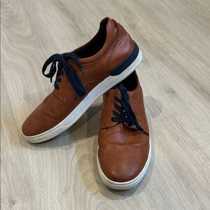 Men's Robert David Tan Faux Leather Sneakers with Navy Accents